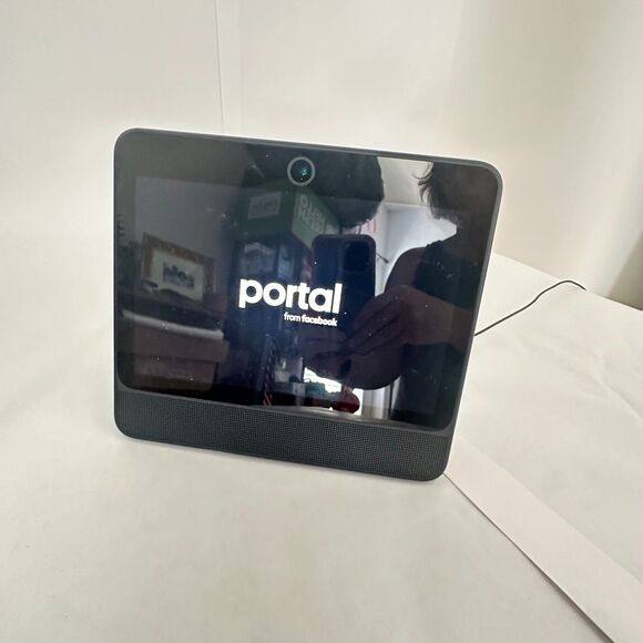 Facebook Portal - Black - First Generation - 10.5" Screen - Picture 1 of 7